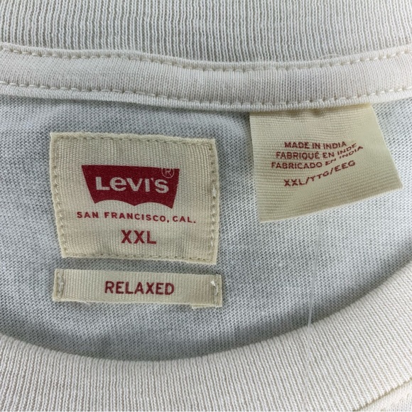 Levi’s Pocket Tee - Picture 3 of 10